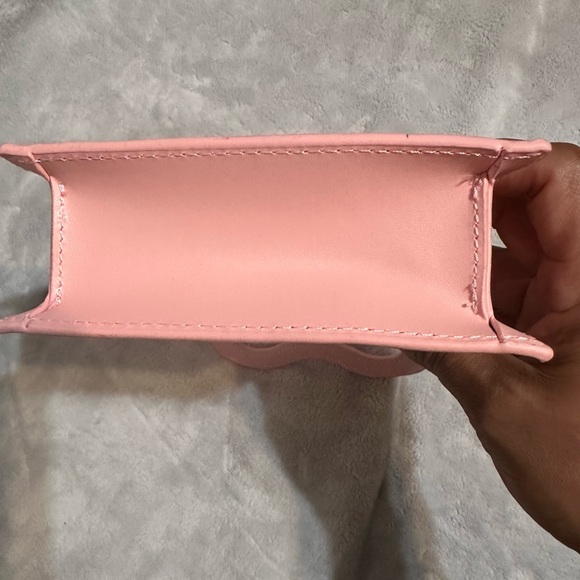 This‎ is a Truly x Barbie mini bag, a limited edition made of 100% leather - Picture 7 of 12